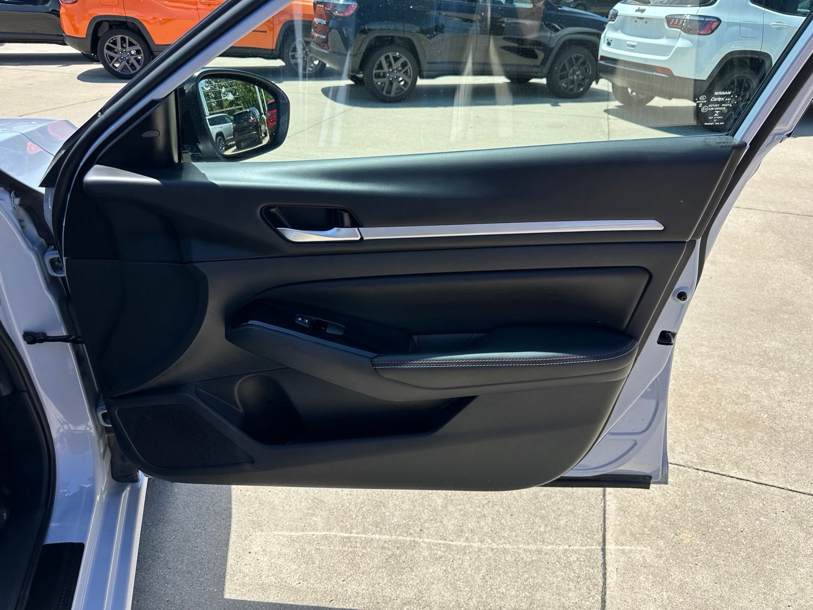 Used 2025 Gray Nissan 2.5 SR image 9