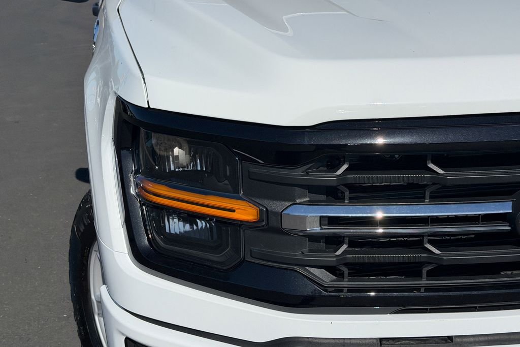 New 2026 Oxford White Ford XLT image 4