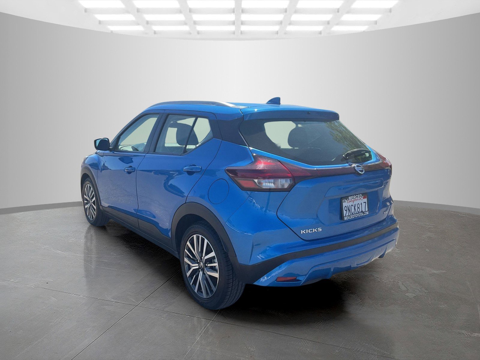 Used 2021 Electric Blue Metallic Nissan SV image 3