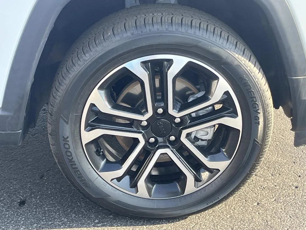 Used 2022 White Jeep Limited image 9
