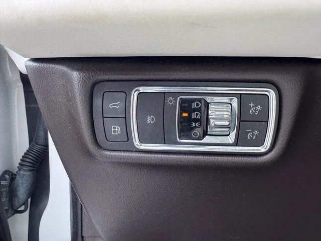 Used 2020 White Lincoln Black Label Grand Touring image 23