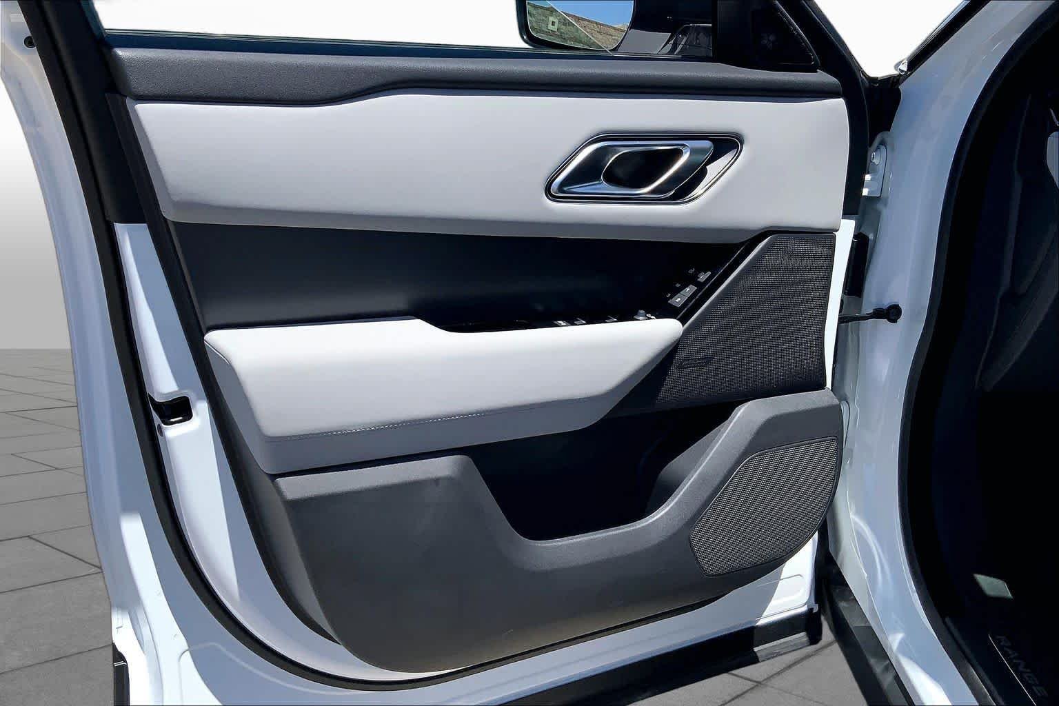 New 2026 Fuji White Land Rover S image 10