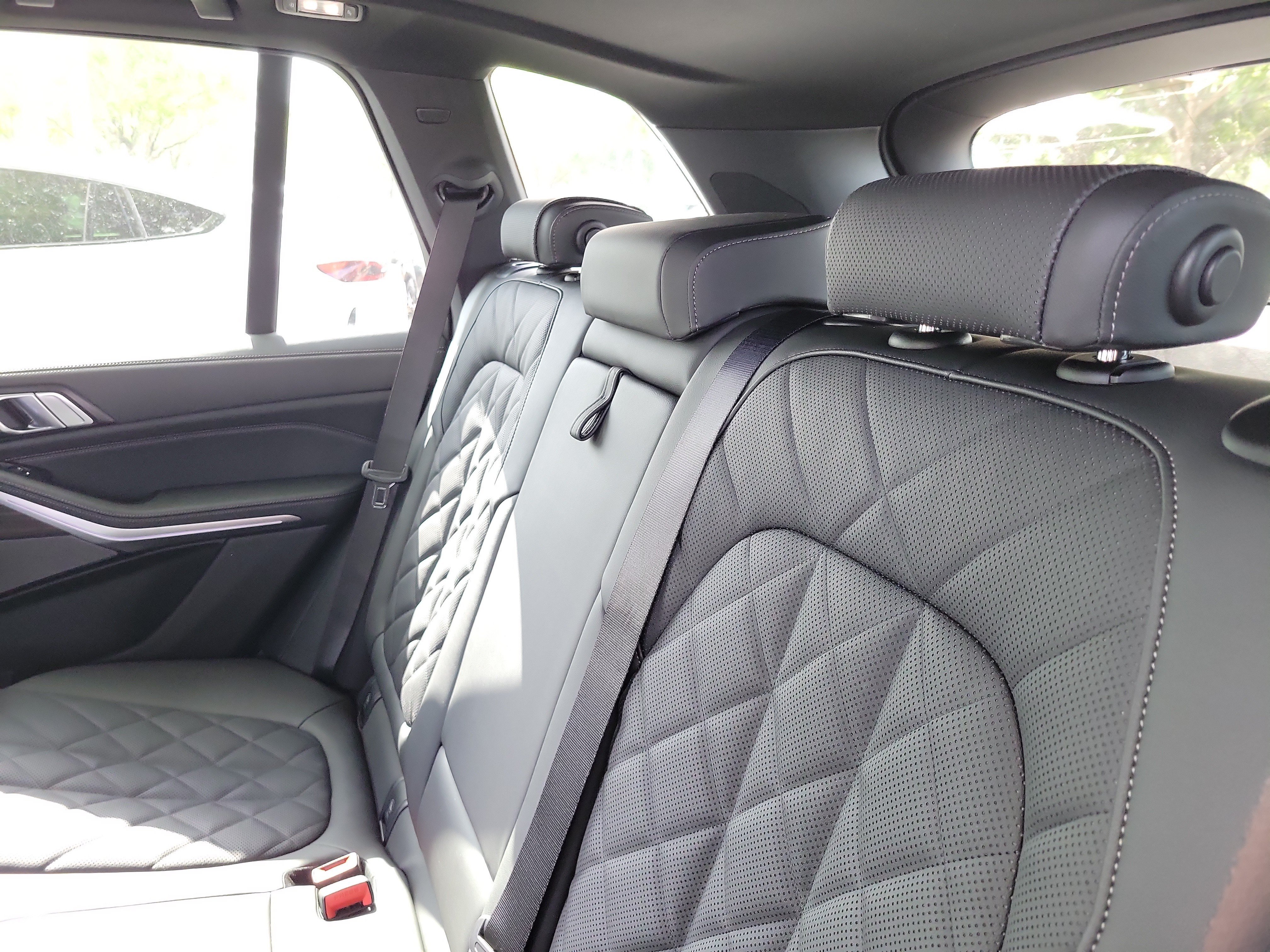 New 2026 Dravit Grey Metallic BMW sDrive40i image 7
