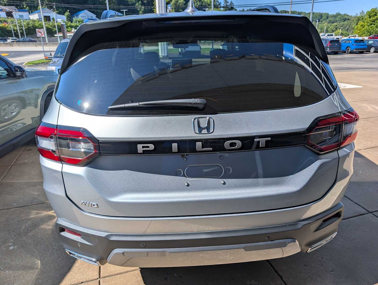 New 2026 Solar Silver Metallic Honda EX-L image 8