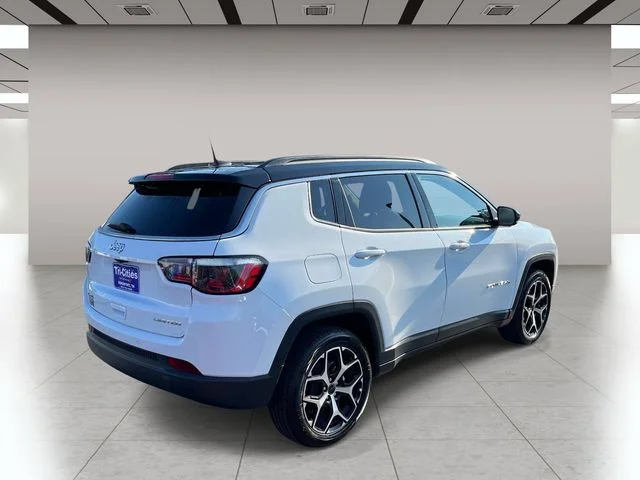 Used 2025 White Jeep Limited image 3