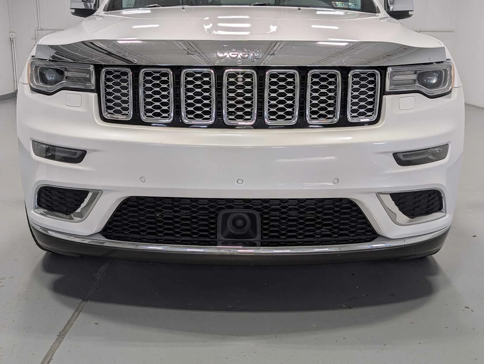 Used 2018 Ivory Tri-Coat Pearl Jeep Summit image 2