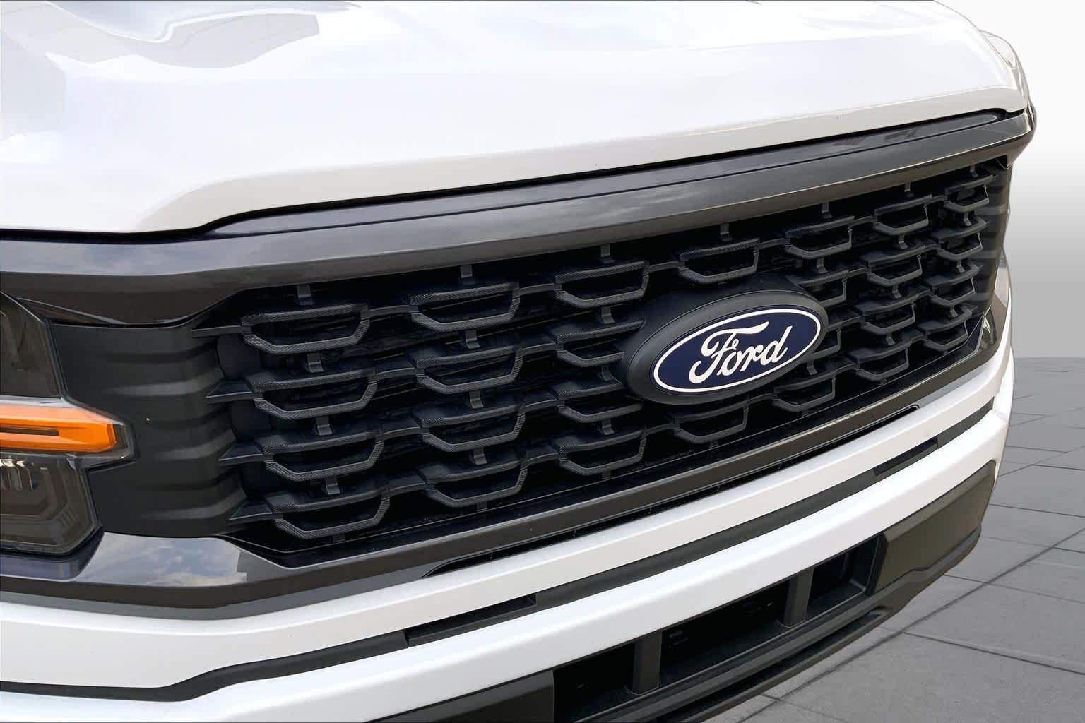 Certified Used 2024 Oxford White Clearcoat Ford STX image 30