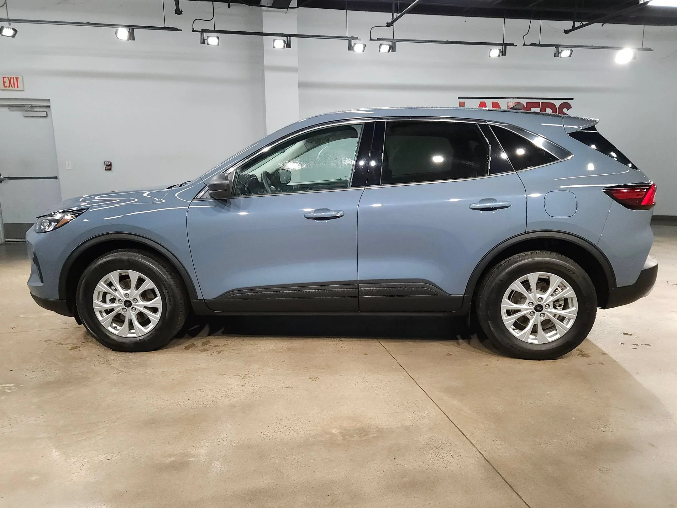 Used 2024 Vapor Blue Metallic Ford Active image 4