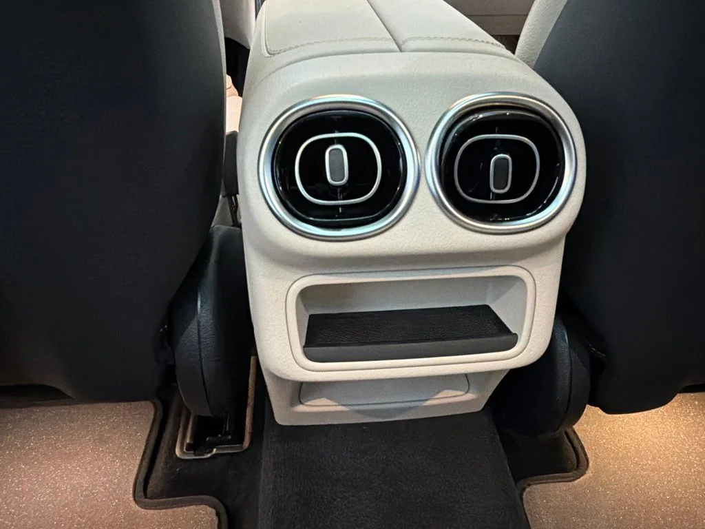 New 2027 White Mercedes-Benz GLC 300 image 24
