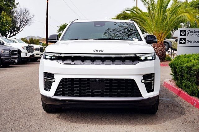 New 2026 Bright White Clear-Coat Exterior Paint Jeep Limited Reserve image 5