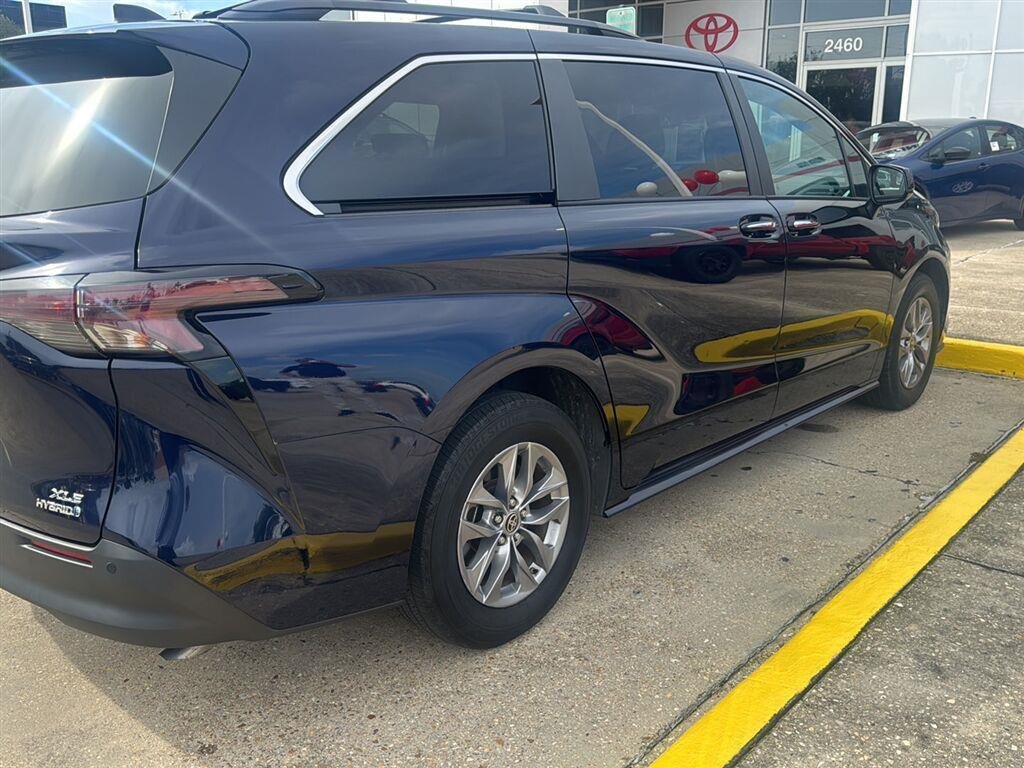 Used 2023 Blueprint Toyota XLE 8-Passenger image 3
