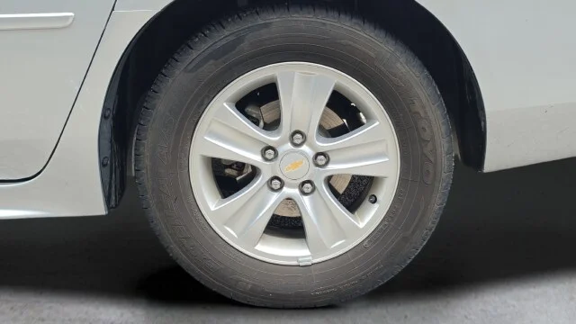Used 2014 Silver Ice Metallic Chevrolet LS image 19