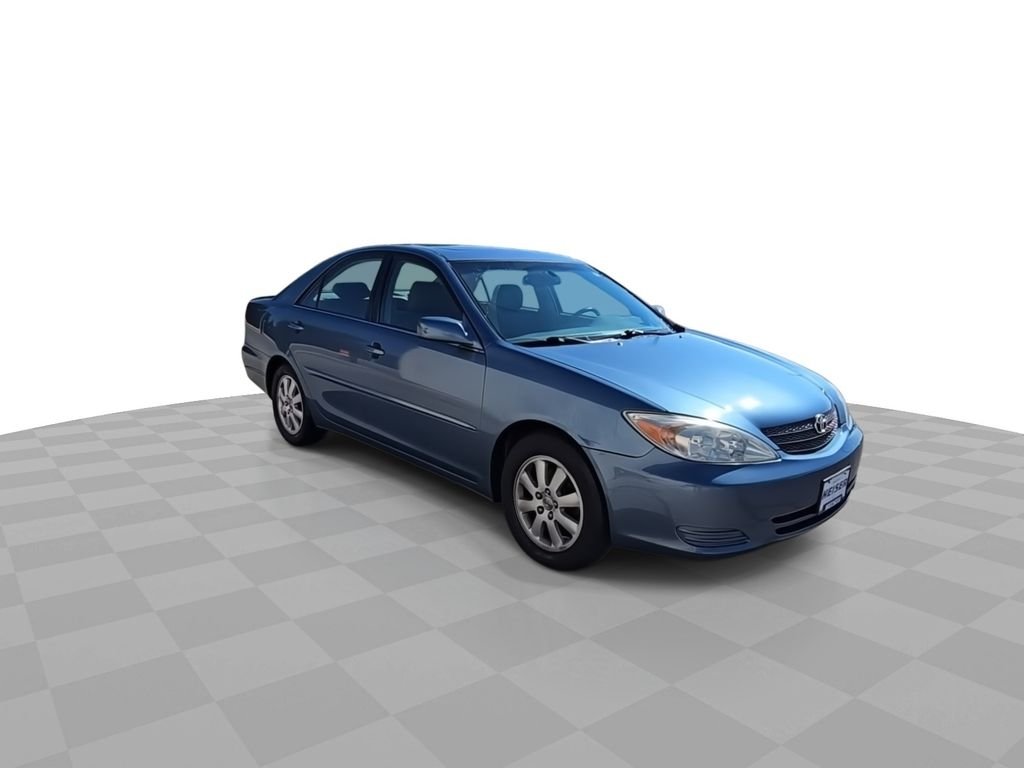 Used 2004  Toyota XLE image 2