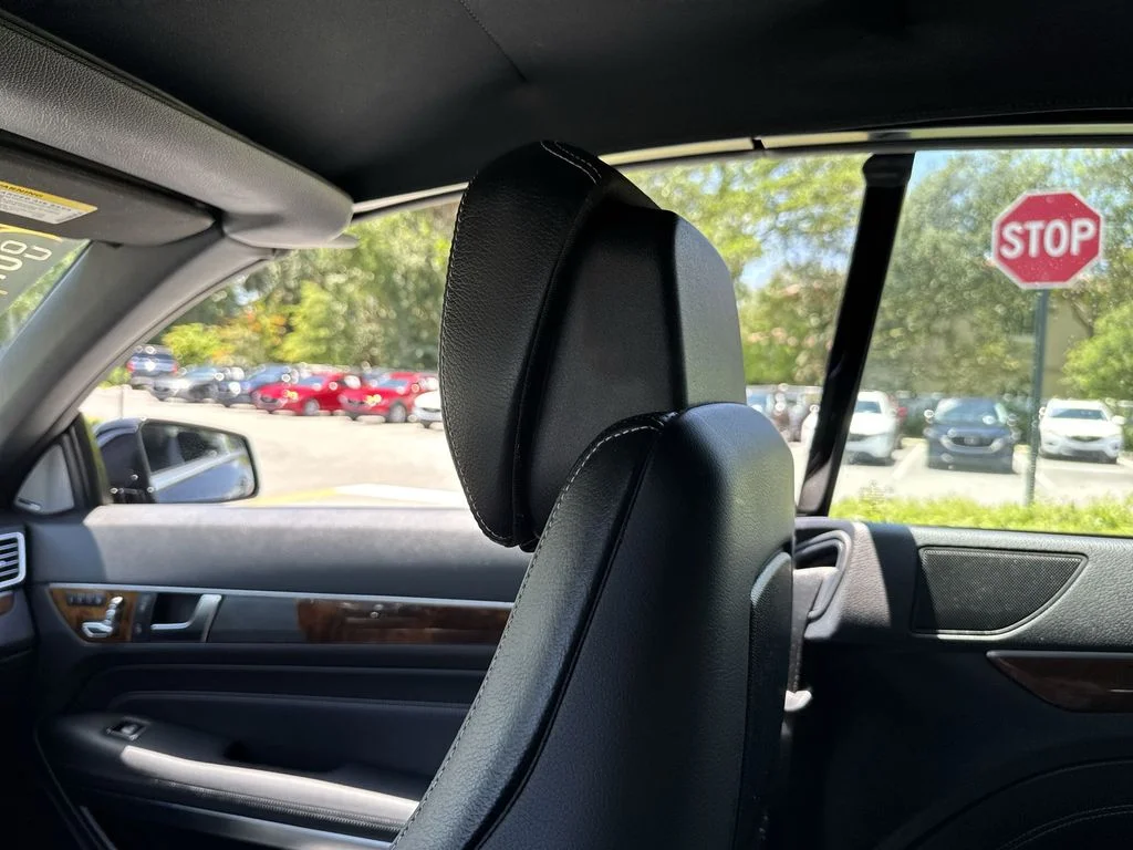 Used 2016 Obsidian Black Metallic Mercedes-Benz E 400 image 16