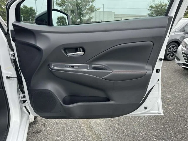 2025 Nissan Versa Sedan SR - Photo 8