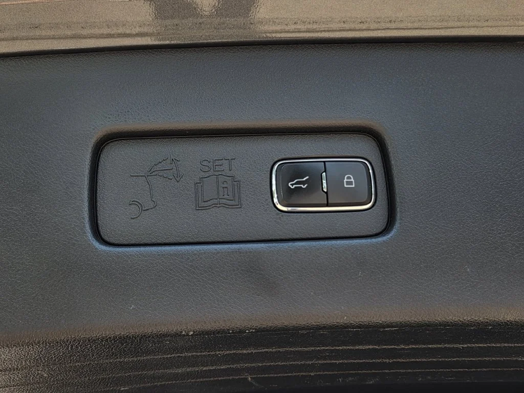 Used 2020 Gray Lincoln Reserve image 29