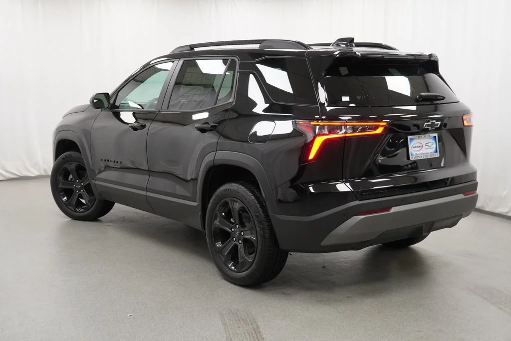 New 2027 Mosaic Black Metallic Chevrolet LT image 5