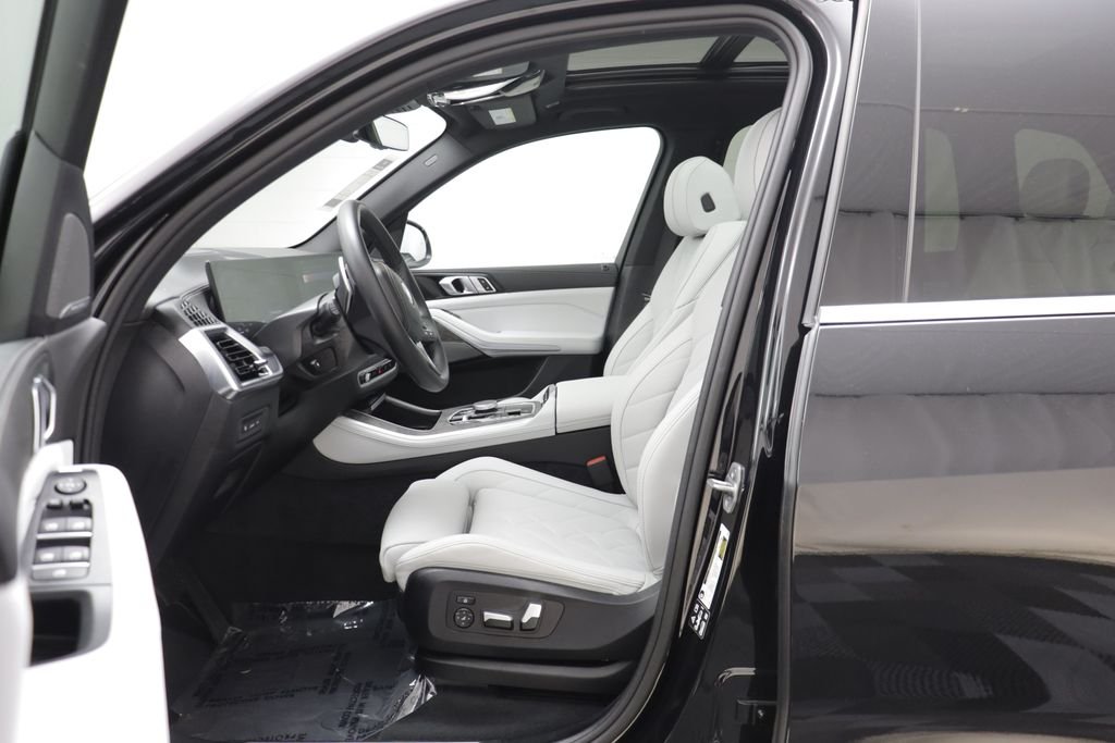 Certified Used 2026 Black Sapphire Metallic BMW xDrive40i image 5