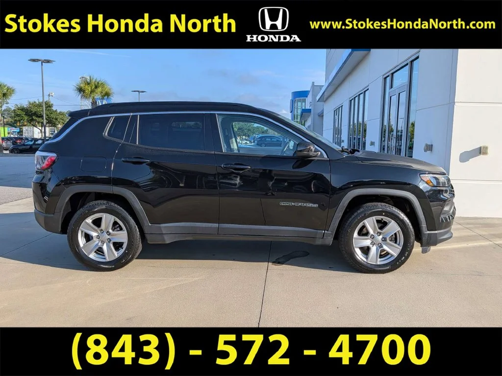 Used 2022 Black Jeep Latitude image 3