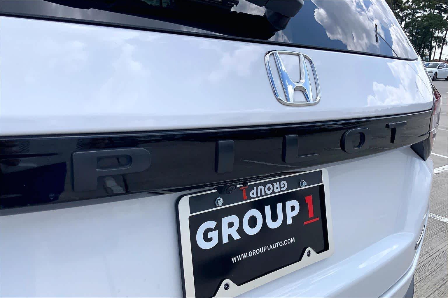 Used 2024 Platinum White Pearl Honda Touring image 30