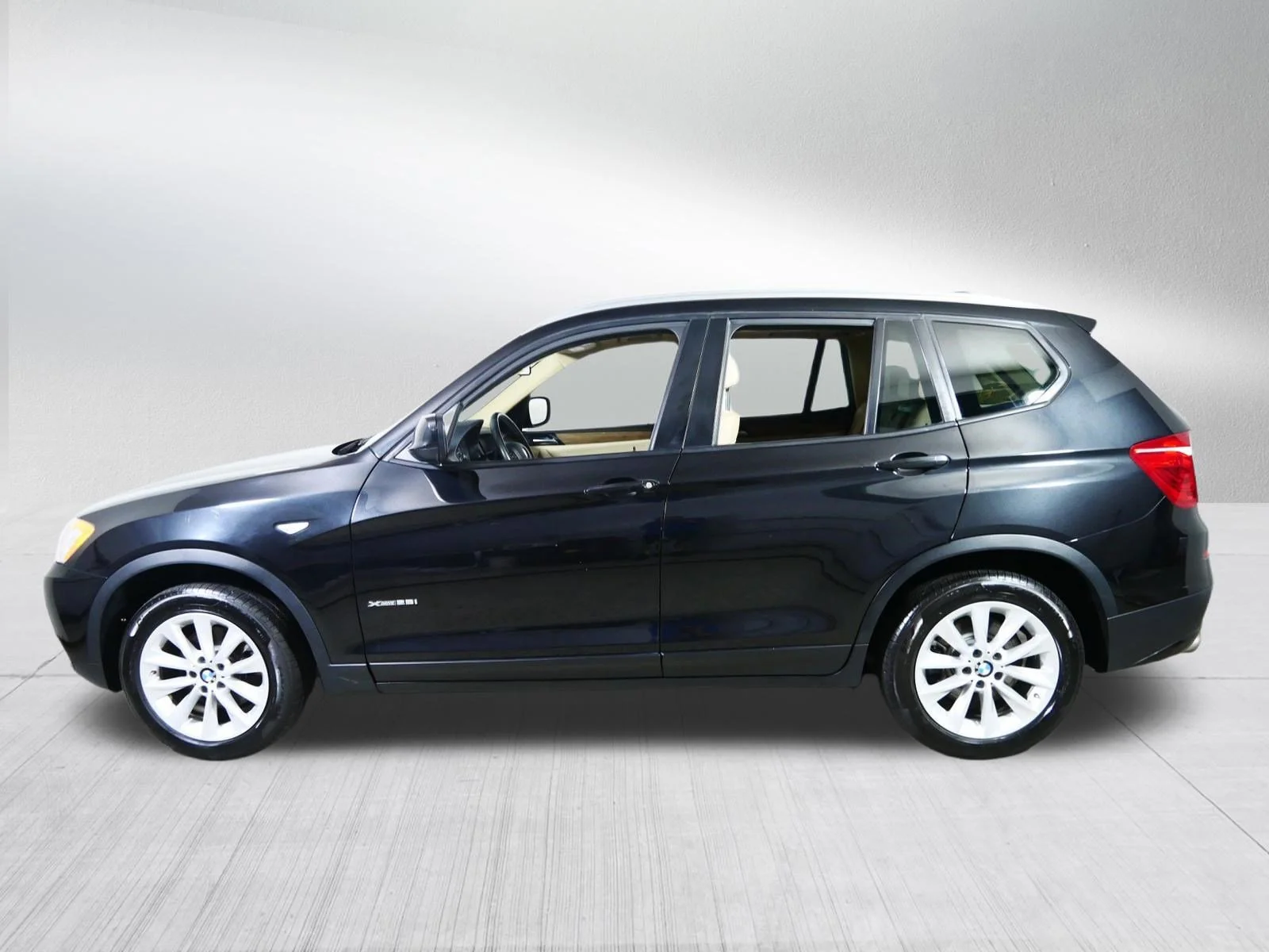 Used 2013 Black Sapphire Metallic BMW xDrive28i image 4