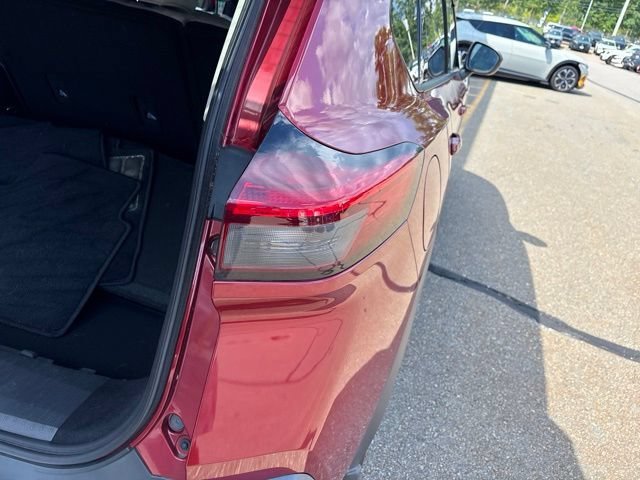 Used 2022 Scarlet Ember Tintcoat Nissan SL image 8