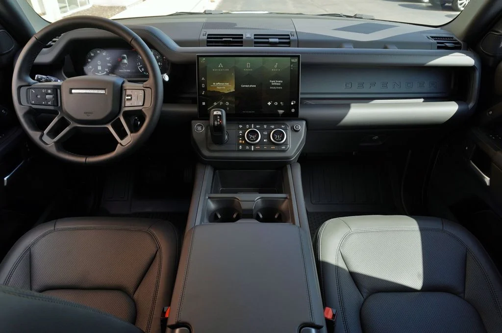New 2026 Woolstone Green Land Rover X-Dynamic SE image 10