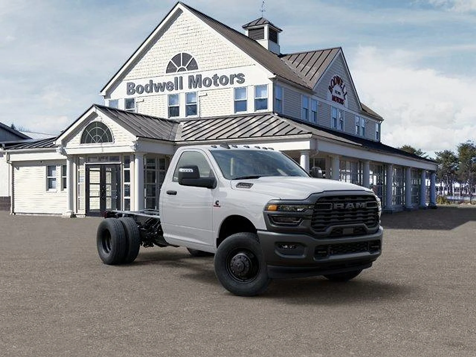 New 2026 Bright White Clear-Coat Exterior Paint RAM Tradesman 4WD Reg Cab 60" CA 143.5" WB image 5