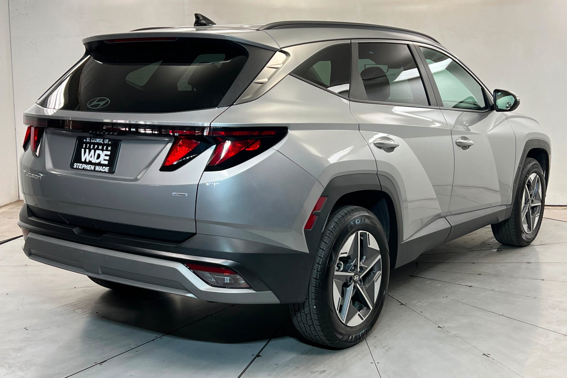 Used 2025 Shimmering Silver Hyundai SEL image 6