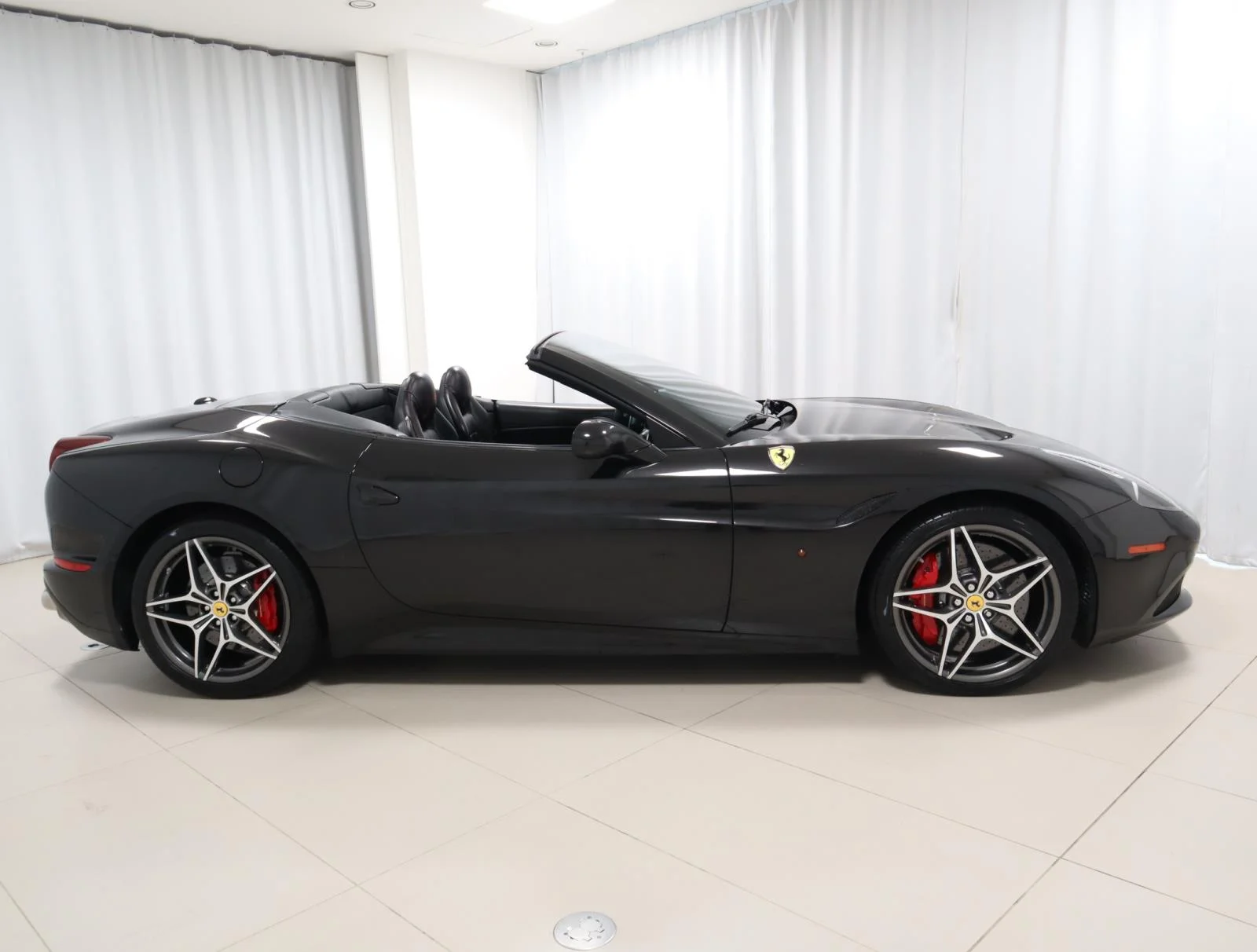 Used 2016 Nero Daytona Metallic Ferrari T 2dr Conv image 7