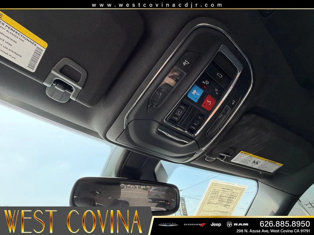 Used 2023 Silver Jeep Altitude image 22
