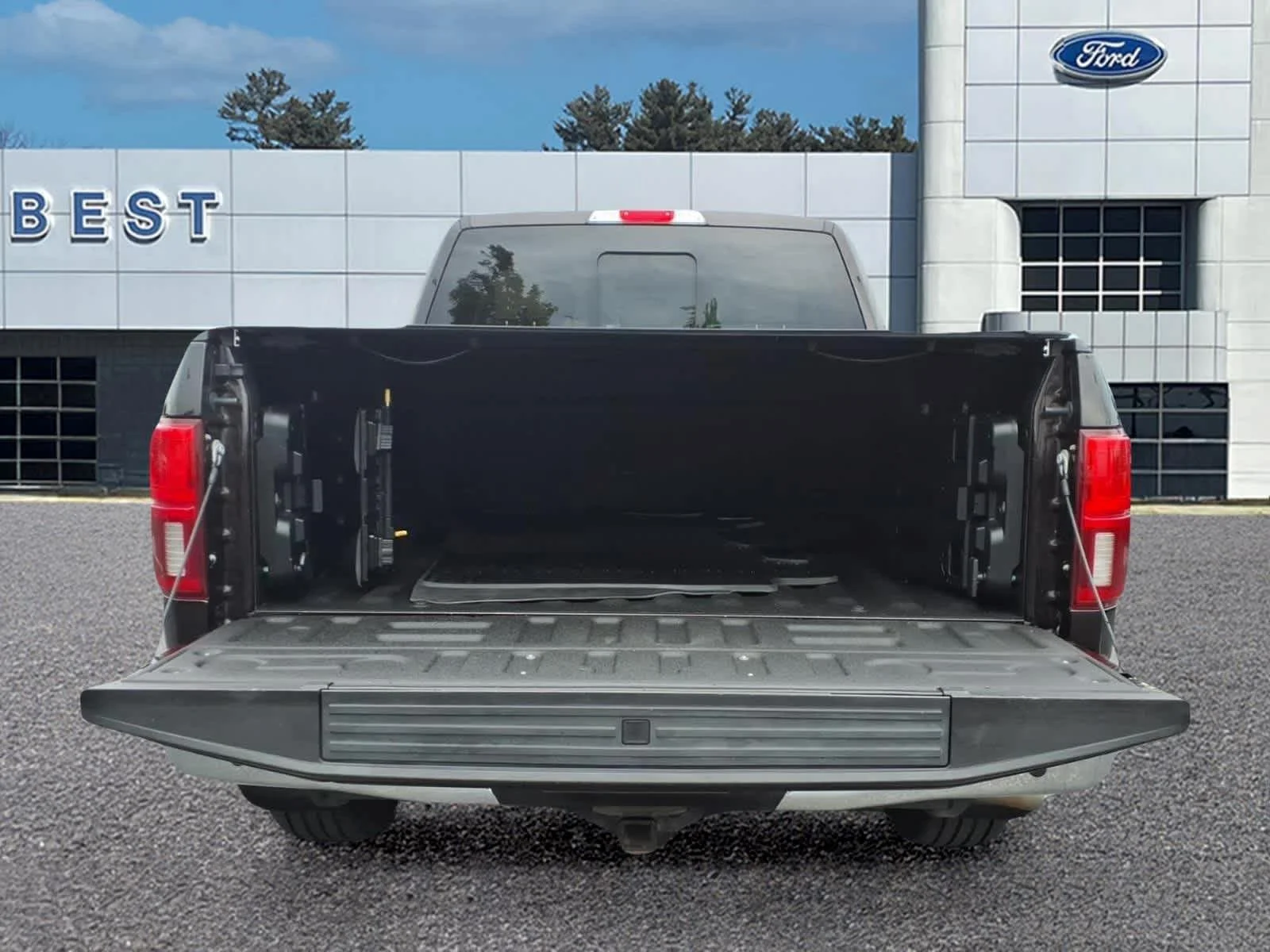 Used 2018 Magma Red/Stone Gray Ford LARIAT image 6