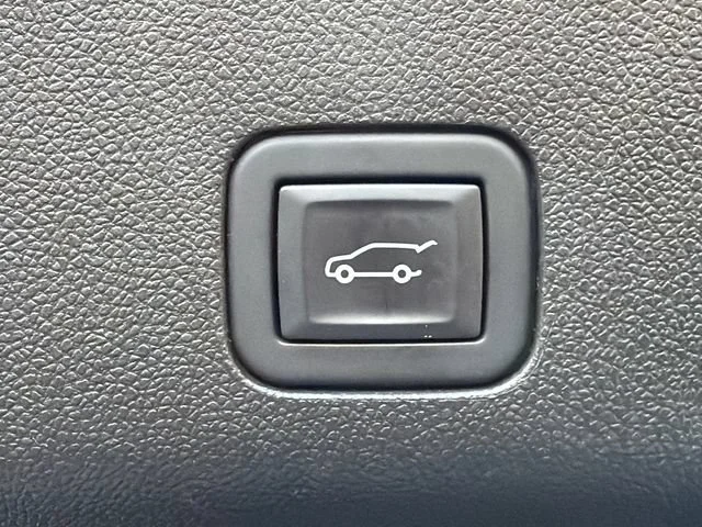Used 2023 Iridescent Pearl Tricoat Chevrolet High Country image 19