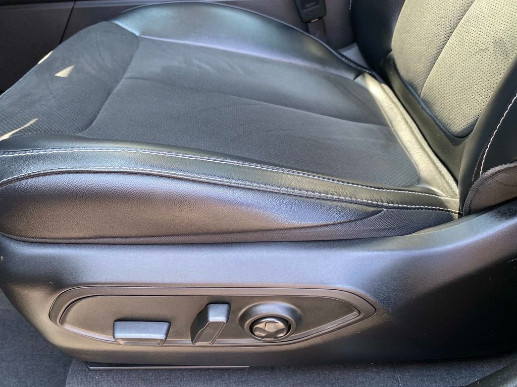 Used 2025 Black Jeep Altitude X image 26