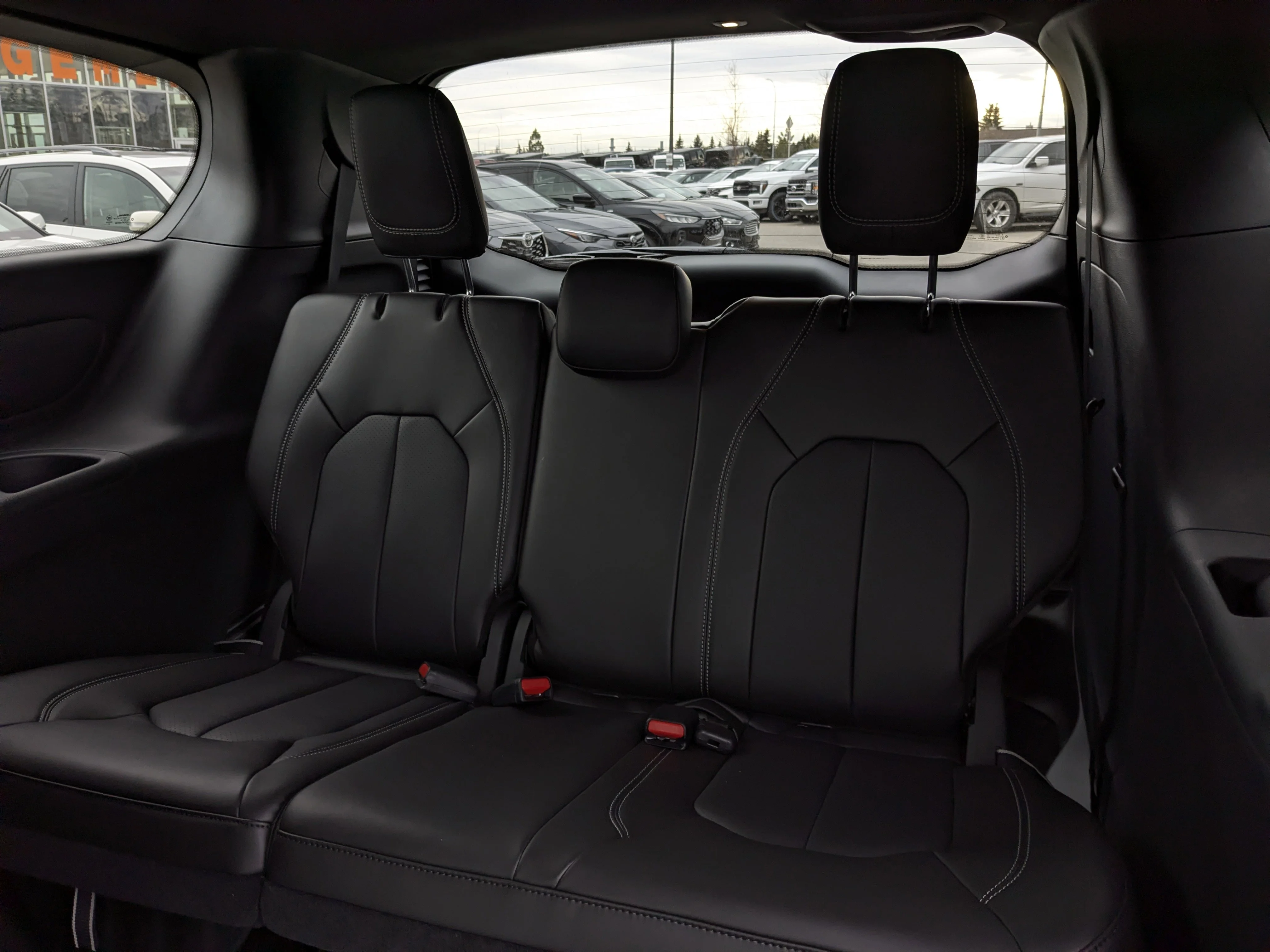 New 2026 Black Chrysler SXT - Power Liftgate - Power Sliding Doors - Leather - Remote Starter & Tons More! image 29