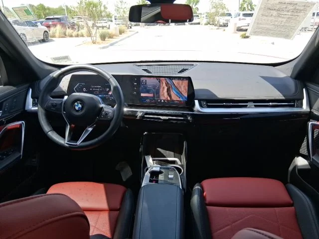 Used 2025  BMW xDrive28i image 10