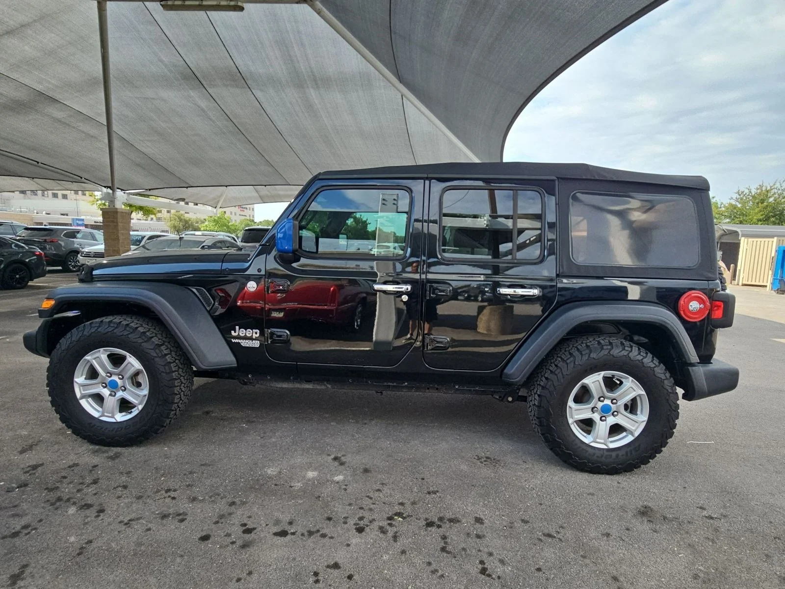 Used 2018 Black Clearcoat Jeep Sport S image 9