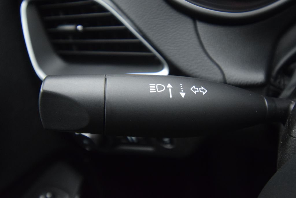 Used 2023 Gray Jeep Altitude image 30