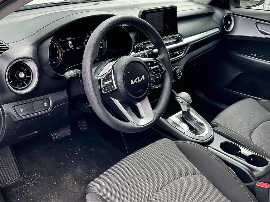 Used 2024 Snow White Pearl Kia LXS image 8
