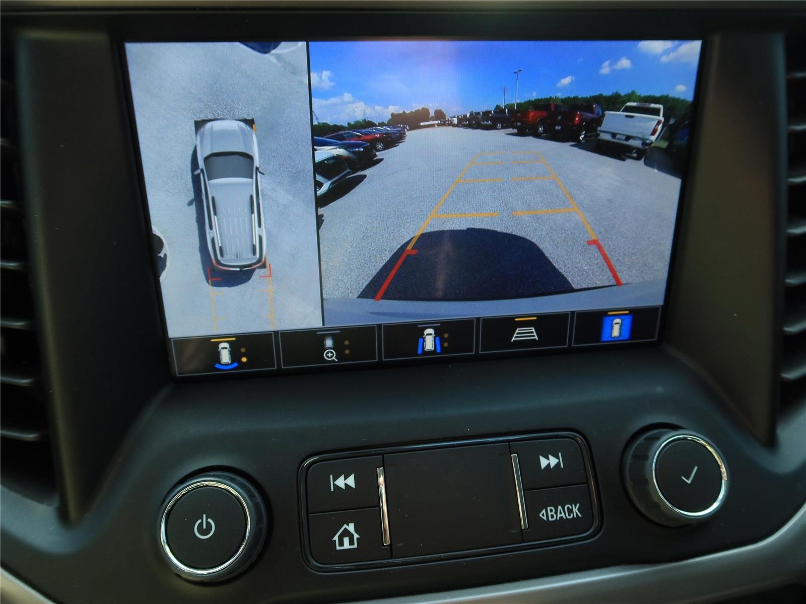 Used 2023 Summit White GMC AT4 image 18