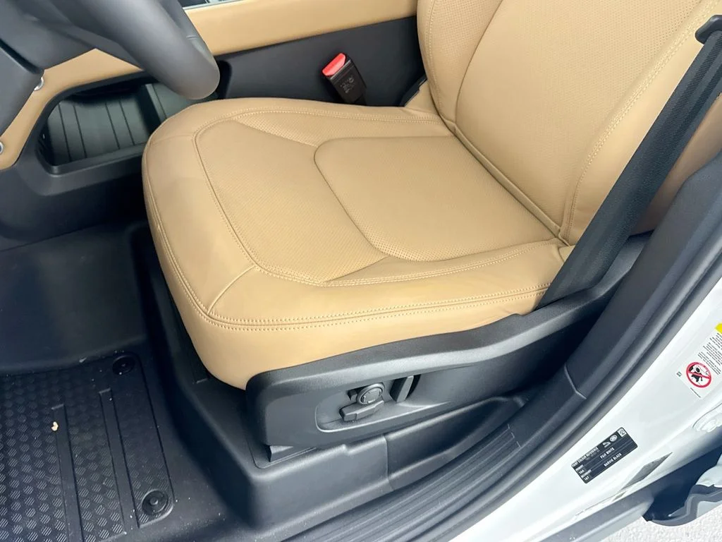 New 2026 Fuji White Land Rover S image 19