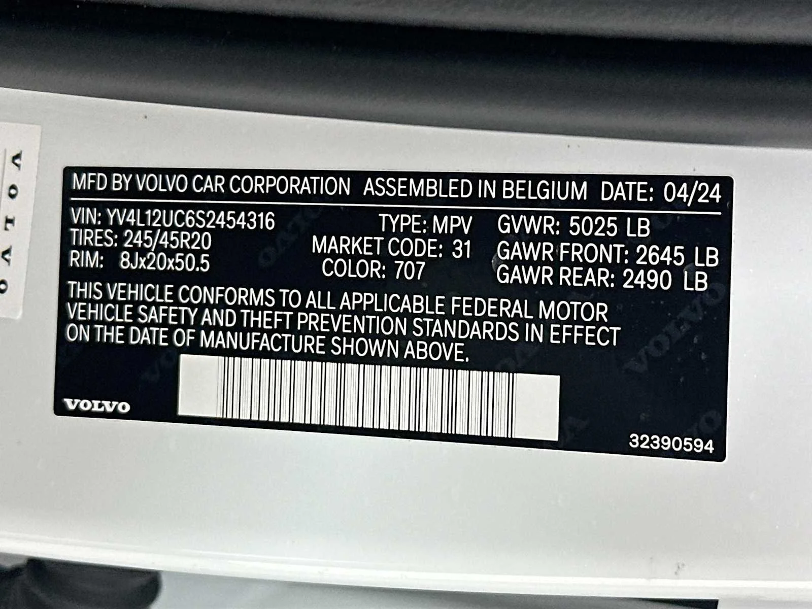 Certified Used 2025 Crystal White Volvo Plus image 31