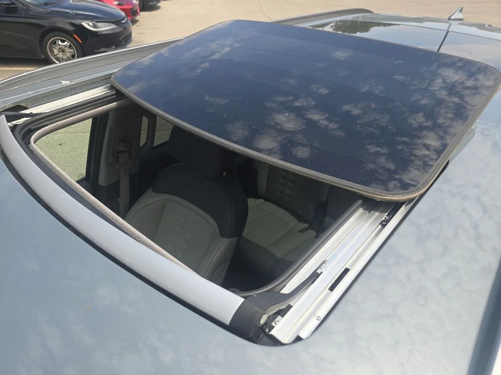 Used 2024 Green Kia Wind image 3