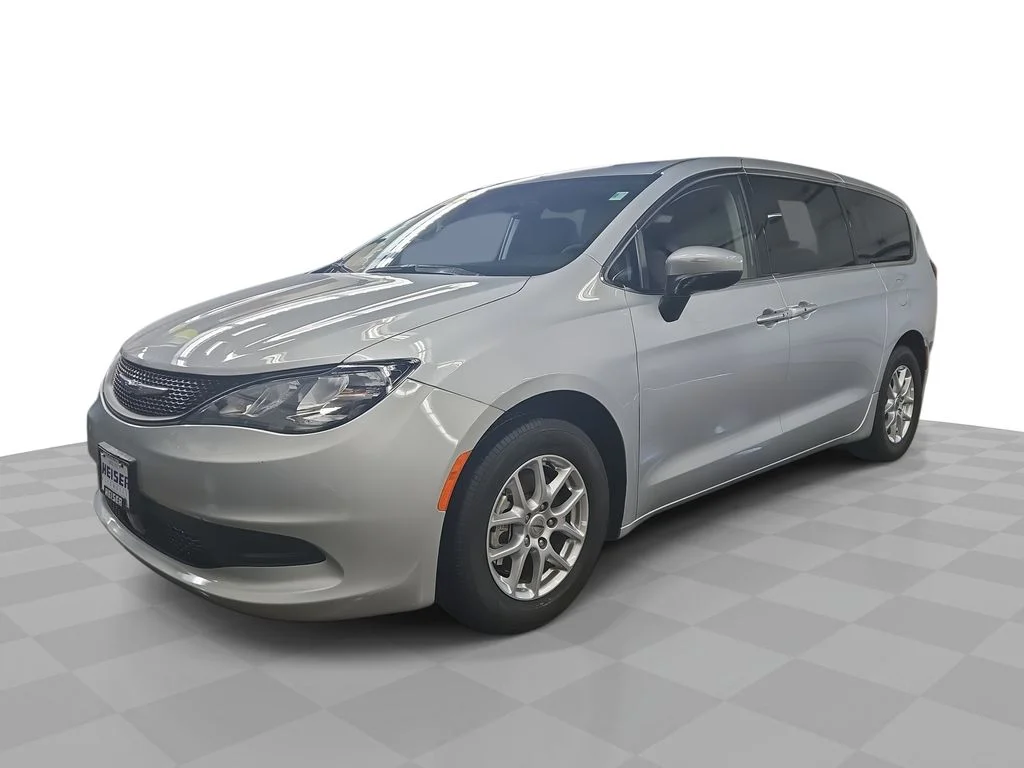 2023 Chrysler Voyager LX's photo