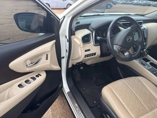 Used 2021 White Nissan Platinum image 11