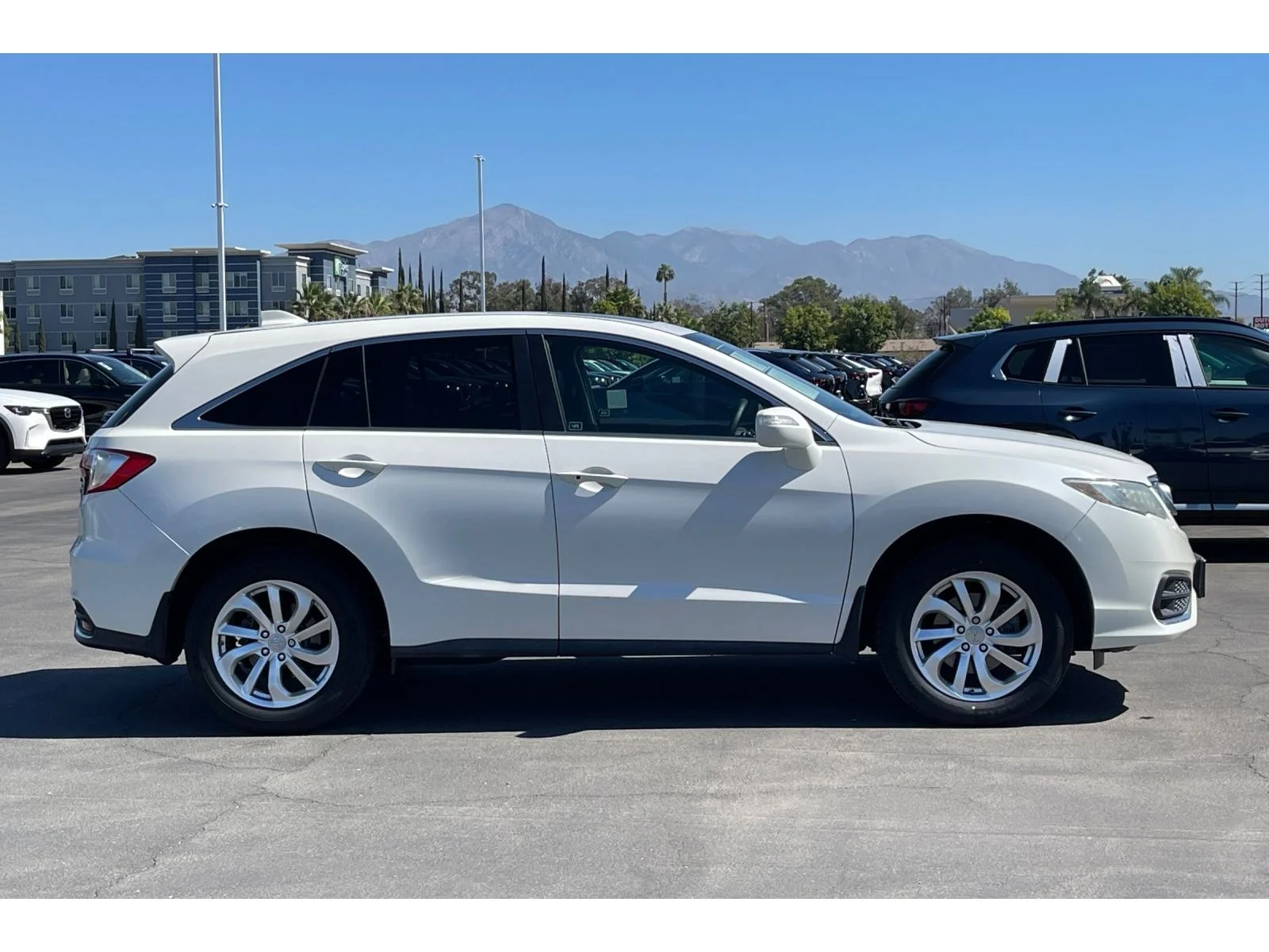 Used 2017 White Diamond Pearl Acura w/AcuraWatch Plus image 8