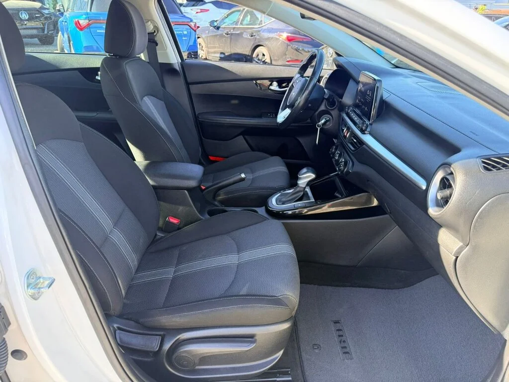 Used 2023 Snow White Pearl Kia Sedan EX IVT Dilawri Certified   One Owner   Local image 14