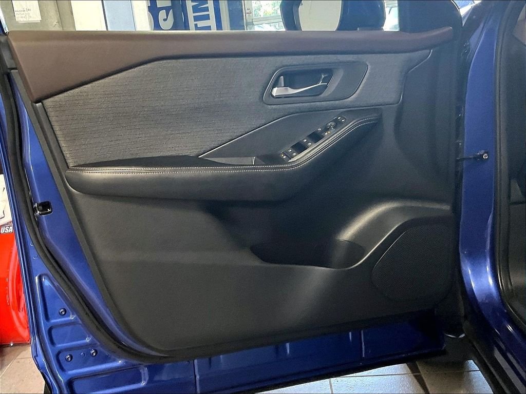 Used 2023 Blue Nissan SV image 9