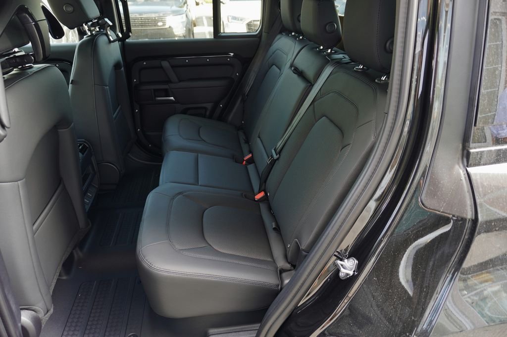 New 2026 Santorini Black Land Rover S image 28