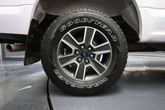 Used 2016 White Ford XL image 10